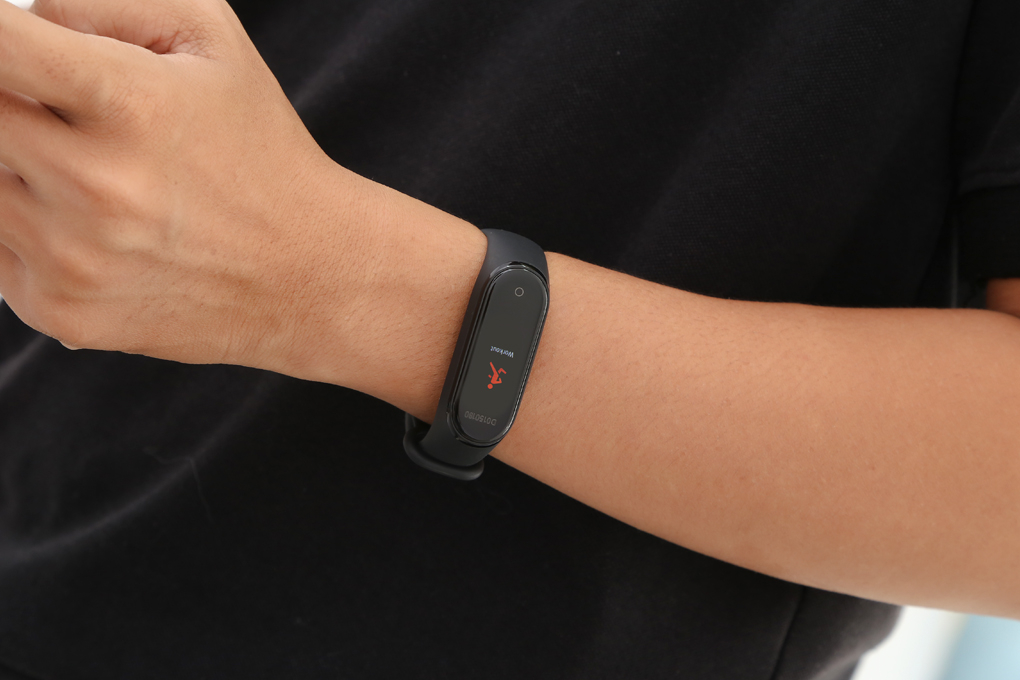 Vòng đeo tay thông minh Mi Band 4 Chính hãng giá rẻ